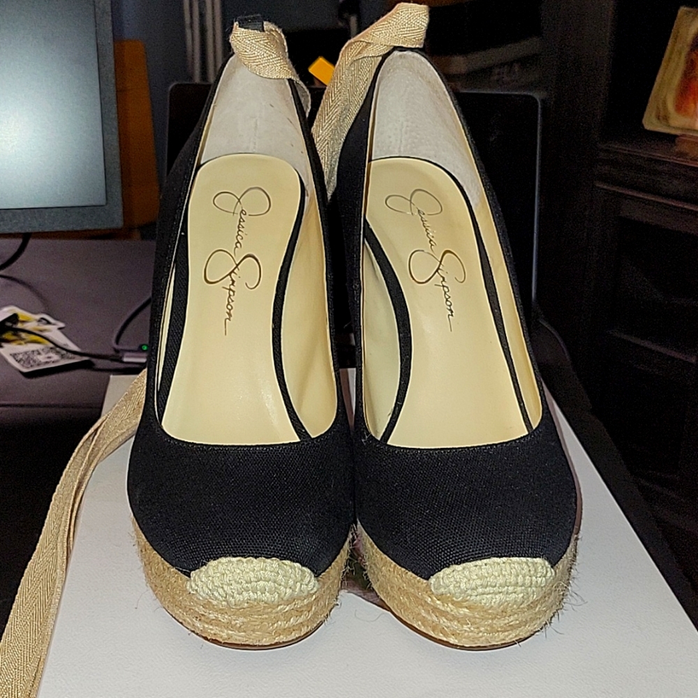 🔥SUPERHAWT 5INCH BLACK WEDGES! #JESSICASIMPSON🔥